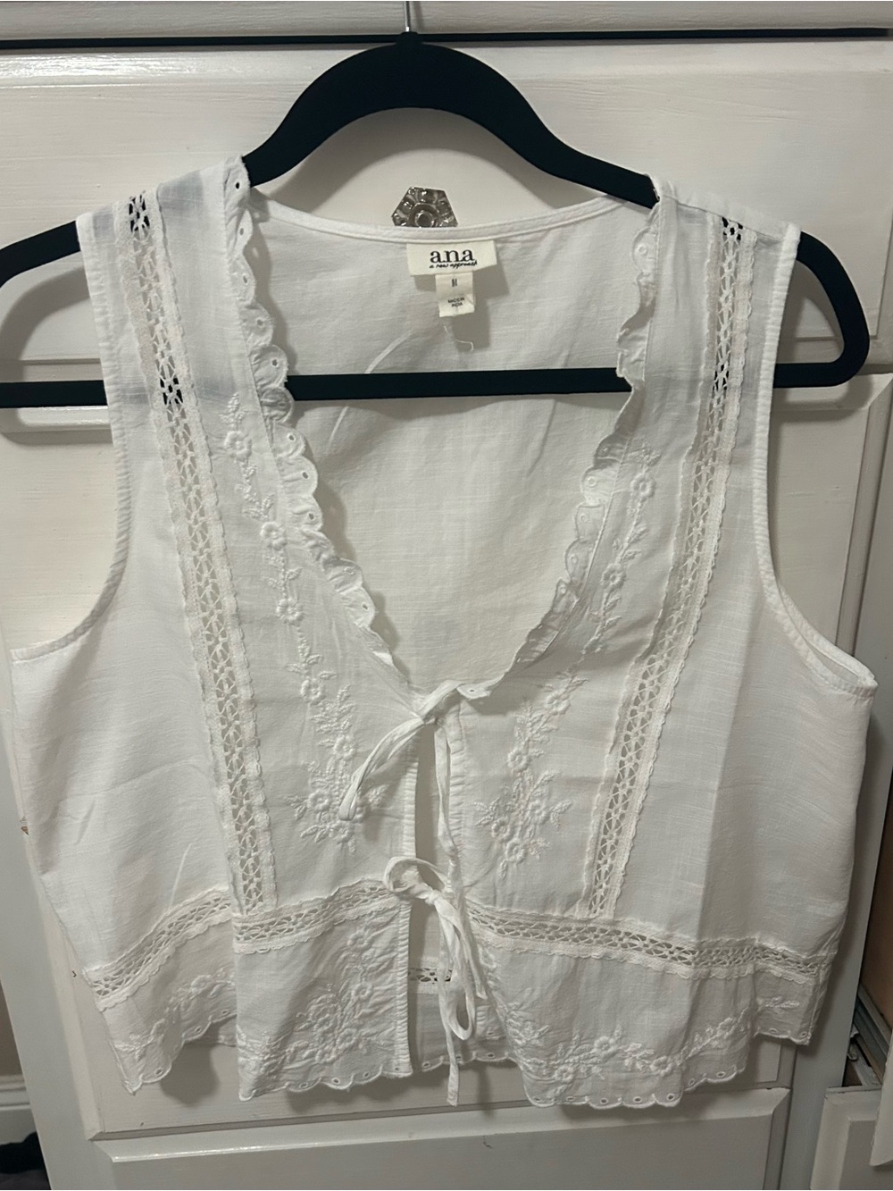 a.n.a White Embroidered Sleeveless Tie-Front Blouse